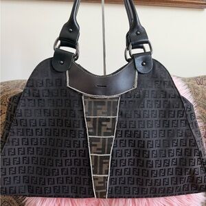 FENDI 🇮🇹🌹 LARGE HANDBAG 👜